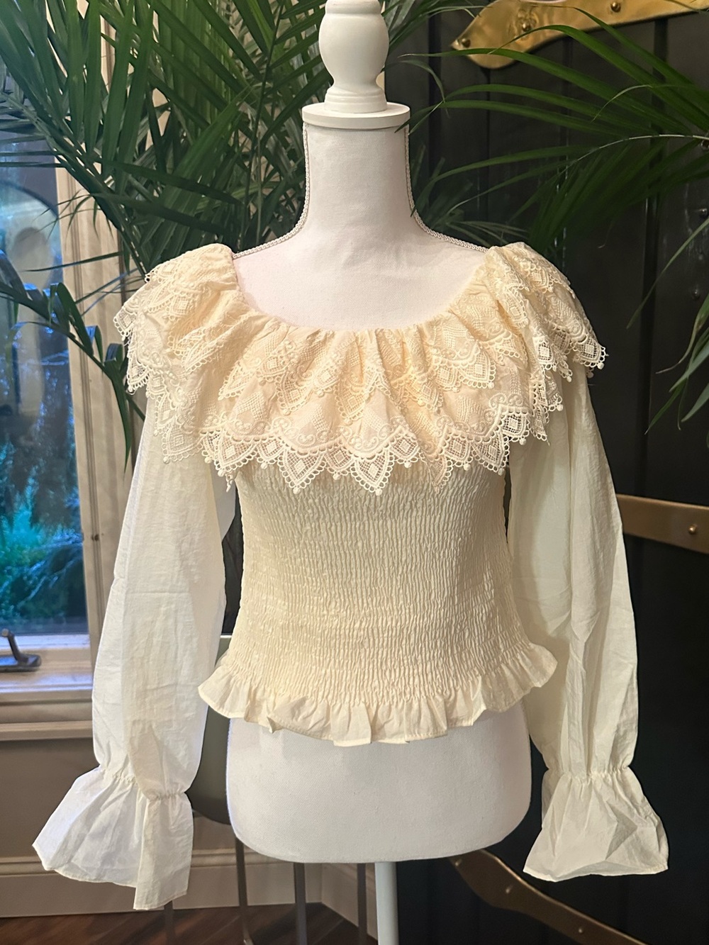 NEW ANTHROPOLOGY for ADORA Women's Cream Lace Ruffle Off-Shoulder Top Blouse Lg